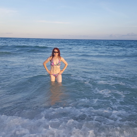 Meet your Posher, Amanda - Picture 5 of 7